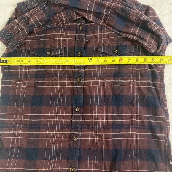 Carhartt plaid flannel shirt women Size L long sleeve button down 2 front pocket - Picture 12 of 16